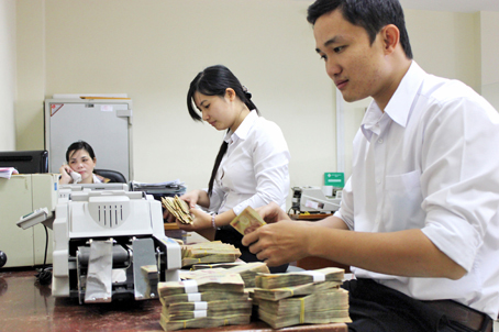 Ngân hàng giảm lãi suất, ai được vay?