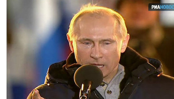 Ông Putin trong giây phút xúc động trước hàng ngàn người ủng hộ.