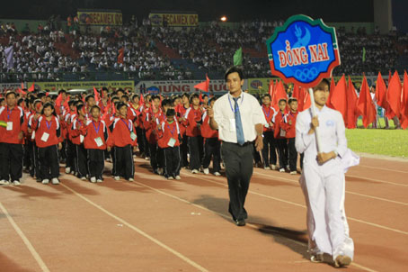 Đoàn Đồng Nai diễu hành tại lễ khai mạc
