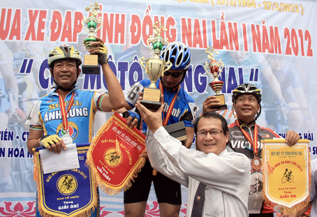 Giải đua xe đạp tỉnh Đồng Nai lần l năm 2012: Cua-rơ Nguyễn Thành Nam (Dinamo.VN) về nhất cự ly 40km