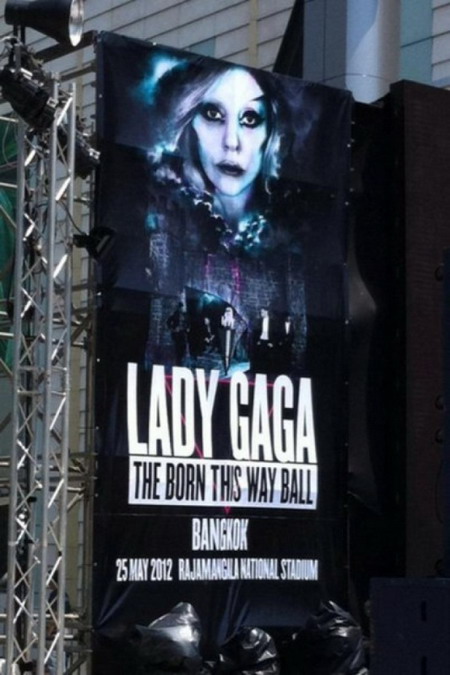 Hình ảnh về tour diễn "The Born This Way Ball tour" của Lady Gaga xuất hiện tại Bangkok, Thái Lan từ đầu tháng 3.