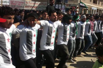 Dân chúng biểu tình chống chính quyền Assad.jpg