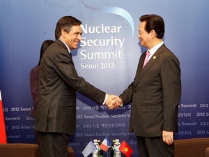 Prime Minister Nguyen Tan Dung and French Prime Minister Francois Fillon