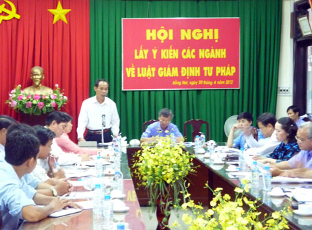 Ông Trương Văn Vở phát biểu tại hội nghị.