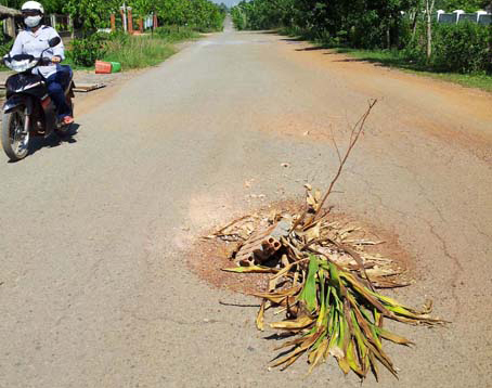Hố giữa đường...