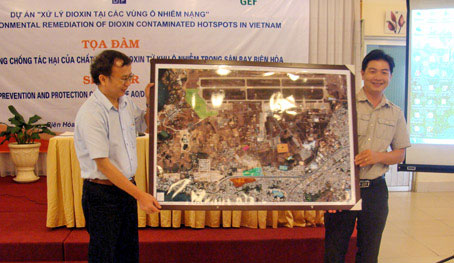 Xử lý chất độc da cam/dioxin ở sân bay Biên Hòa