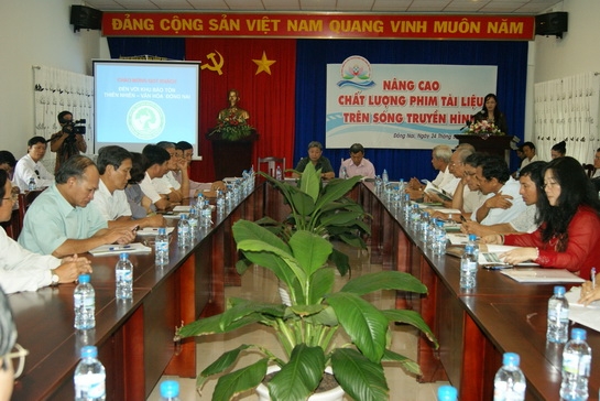 Các đại biểu trao đổi tại hội thảo