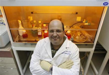 Lior Gepstein poses for a photo in a lab at the Technion-Israel Institute of Technology in the northern city of Haifa May 23, 2012. Credit: REUTERS/Nir Elias