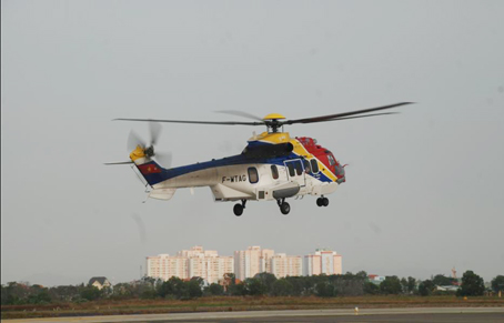  Máy bay EC-225 chuẩn bị  cất cánh