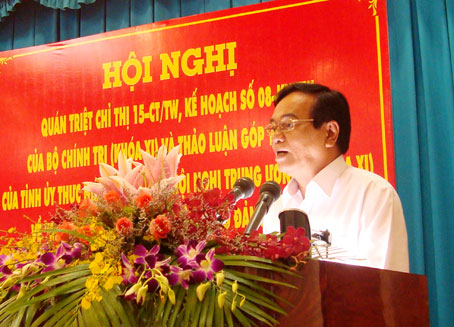 Bí thư Tỉnh ủy Trần Đình Thành phát biểu kết luận tại hội nghị.