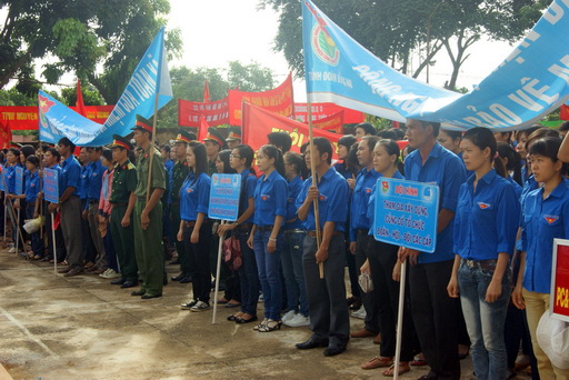 Cán bộ, đoàn viên, thanh niên tham gia lễ phát động