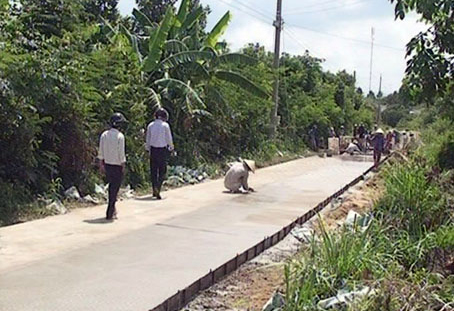 Đường bê tông ở ấp 3, xã Phú Lộc.                                                                                                             Ảnh: B. LợI