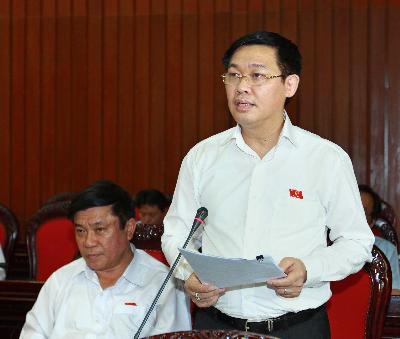 Bộ trưởng Bộ Tài chính Vương Đình Huệ giải trình tại phiên thảo luận