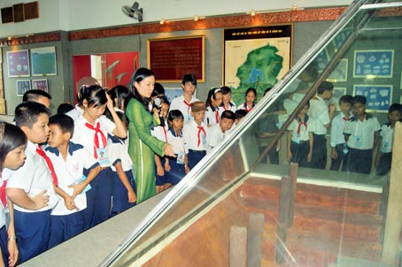 165 thiếu nhi dân tộc tham gia họp mặt