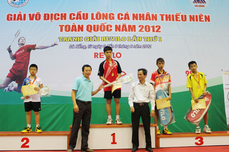 VĐV Nguyễn Quang Duy (Đồng Nai) nhận giải nhất đơn nam 12-13 tuổi