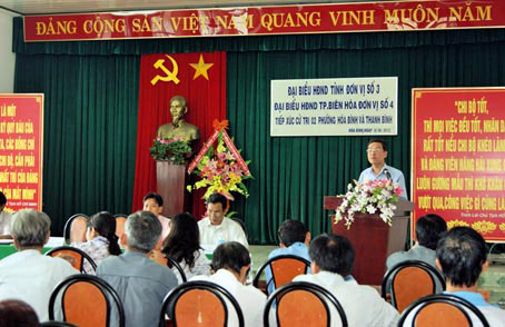 Chủ tịch UBND tỉnh Đinh Quốc Thái giải trình tại buổi tiếp xúc