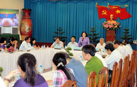 Đồng chí  Bùi Ngọc Thanh, Ủy viên Ban TVTU, Trưởng ban Dân vận Tỉnh ủy  phát biểu tại hội nghị lấy ý kiến về việc hợp nhất các ban chỉ đạo.  Ảnh: N.SƠN