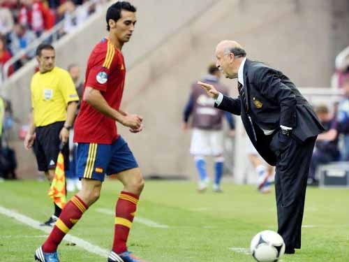 Del Bosque (phải) không cho phép các học trò của mình được tự mãn.           Ảnh: T.L