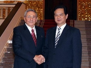 PM Nguyen Tan Dung and First Secretary of the Communist Party of Cuba (CPC) Central Committee Raul Castro 