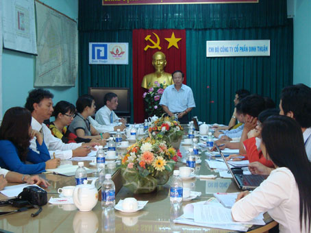 Đoàn làm việc với Công ty cổ phần Đinh Thuận.