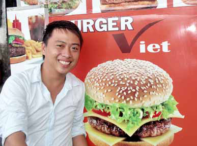 Nguyễn Đoàn Công An, chàng trai trẻ làm hamburger Việt. Ảnh: B.NGUYÊN