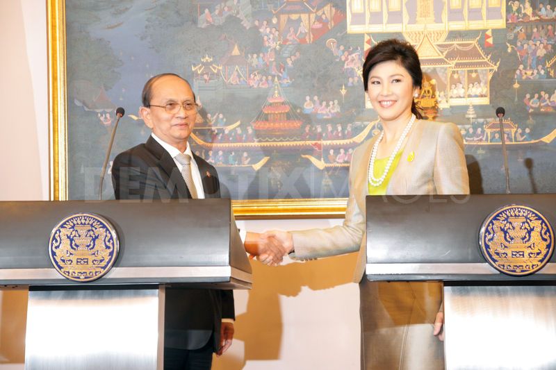 Thủ tướng Thái Lan Yingluck Shinawatra (phải) tiếp Tổng thống Myanmar Thein Sein