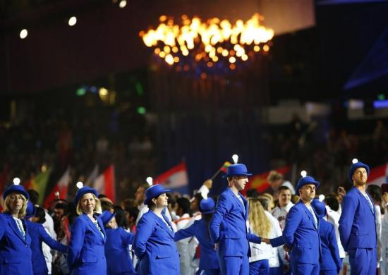 Performers with light bulbs on their hats hold hands at the closing ceremony of the London 2012 Olympic Games at the Olympic stadium August 12, 2012.