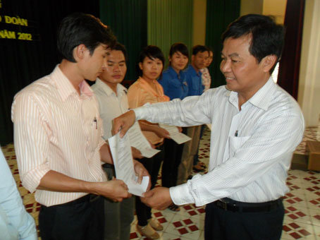 Bế giảng lớp tập huấn cho cán bộ Đoàn