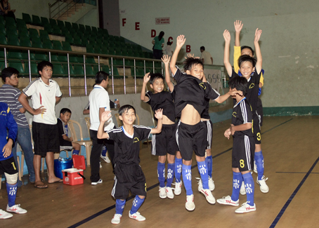 Định Quán - Thống Nhất: Đội nào vô địch?