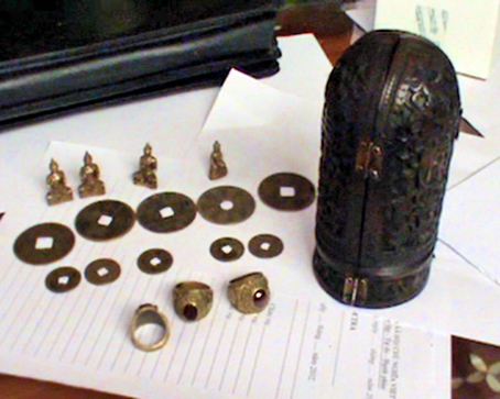 Antiques discovered in Dong Nai province