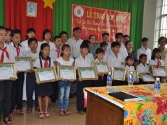 Dioxin affected school children in Cam My District are awarded scholarships by ANCO 