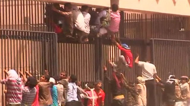 Người biểu tình tràn vào sứ quán Mỹ tại Yemen