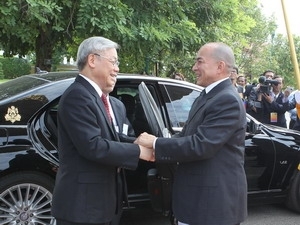 King Norodom Sihamoni receives Vietnamese Party General Secretary Nguyen Phu Trong in Trong's visit to Cambodia in December, 2011