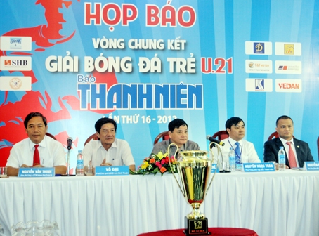 Quanh cảnh buổi họp báo.