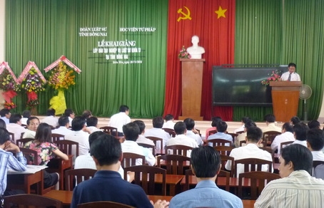 Các học viên tham gia buổi khai giảng khóa học