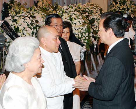 Thủ tướng Nguyễn Tấn Dũng chia buồn với Hoàng Thái hậu Norodom Monineath Sihanouk, Quốc vương Norodom Sihamoni.