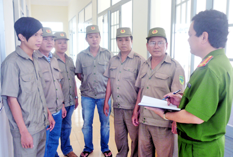 Công an phường Thanh Bình thường xuyên sinh hoạt với lực lượng bảo vệ dân phố trong công tác bảo vệ an ninh trật tự.