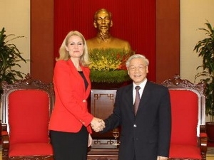 Party General Secretary Nguyen Phu Trong meets Danish Prime Minister Helle Thorning-Schmidt