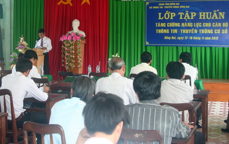  Ông Nguyễn Minh Hùng, Giám đốc sở TT-TT phát biểu tại lễ khai giảng