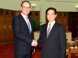 Prime Minister Nguyen Tan Dung receives Hungarian Deputy Prime Minister cum Minister of Public Administration and Justice, Tibor Navracsics 