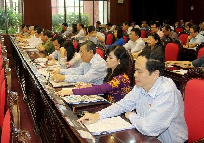 Các đại biểu nhấn nút thông qua Luật Thuế thu nhập