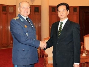 PM Nguyen Tan Dung greets Chief of General Staff of Bulgarian Armed Forces