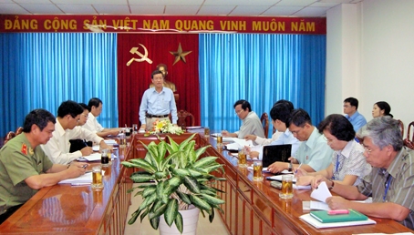 Bí thư Ban Cán sự Đảng, Chủ tịch UBND tỉnh Đinh Quốc Thái phát biểu khai mạc hội nghị. Ảnh: P. Hằng