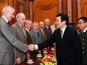 President Truong Tan Sang receives former Soviet Union veterans