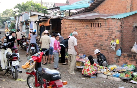 Quang cảnh buổi sáng tại chợ Lò Lu.