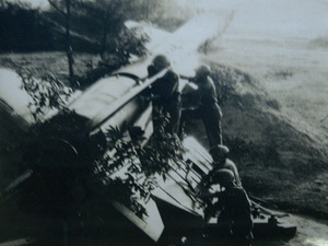 Các chiến sỹ Tiểu doàn 77 chuẩn bị đạn chiến đấu trong những ngày cuối tháng 12/1972. (Nguồn: daituliem.gov.vn)