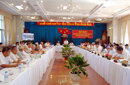 Đồng chí Trần Đình Thành, Bí thư Tỉnh ủy phát biểu tại hội nghị