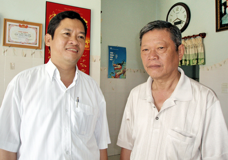 Ông Vinh (phải)