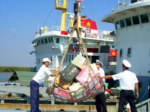 Tet gifts for Truong Sa island district