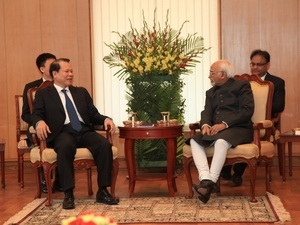 Deputy Prime Minister Vu Van Ninh (left) meets with Indian Vice President Hamid Ansari.